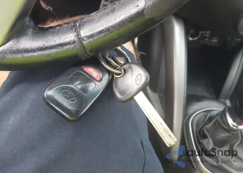 2013 Hyundai Veloster Base W/Red from USA, damaged, VIN KMHTC6AD3DU131703